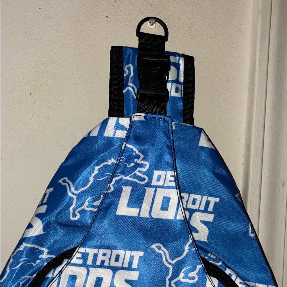 Detroit Lions Sling Bag - Picture 4 of 14